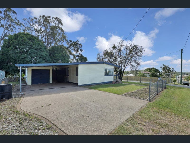 28 Leslie Street, Sarina — photo 1 of 5