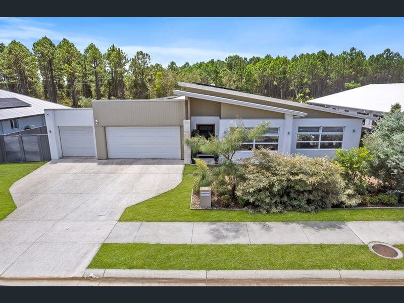 239 Freshwater Drive, Banksia Beach — photo 1 of 5