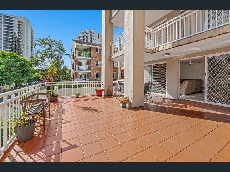 2/12-14 Britannia Avenue, Broadbeach — photo 1 of 5