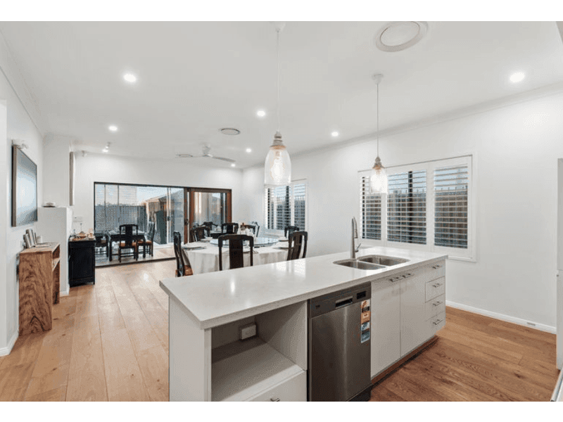 96 Major Drive, Rochedale — photo 1 of 5