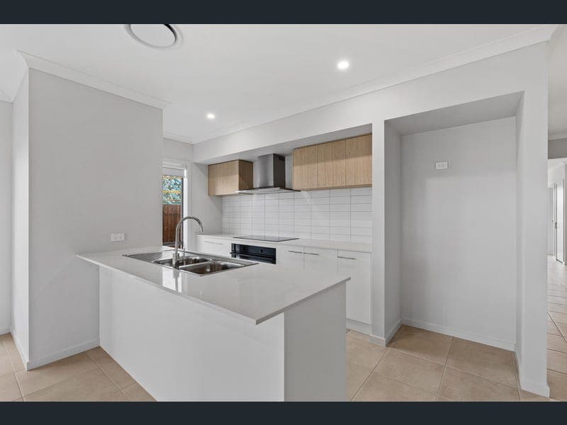 26 Chesterton Street, Redland Bay — photo 1 of 5
