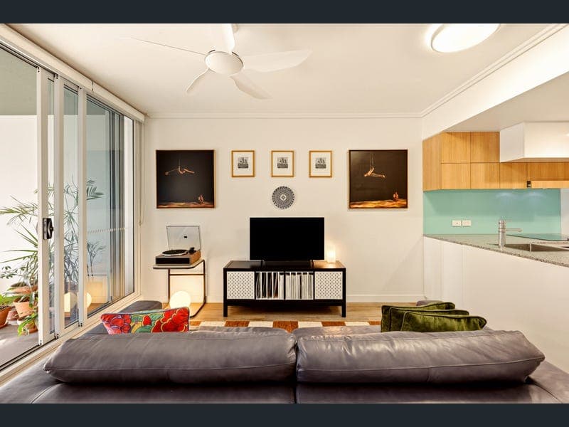 110/113 Commercial Road, Teneriffe — photo 1 of 5