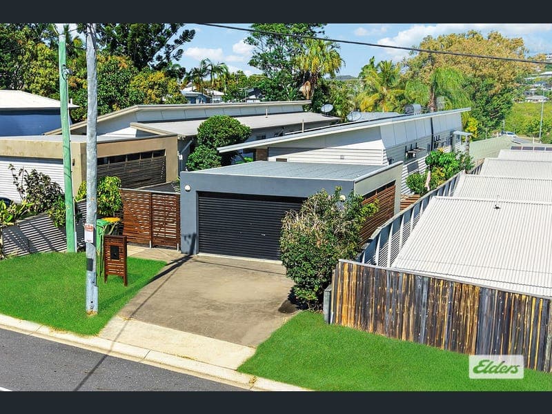 8 Matthew Flinders Drive, Cooee Bay — photo 1 of 5