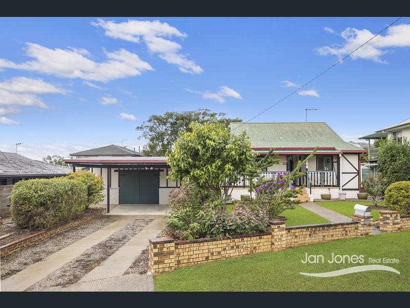 308 Elizabeth Avenue, Clontarf — photo 1 of 5
