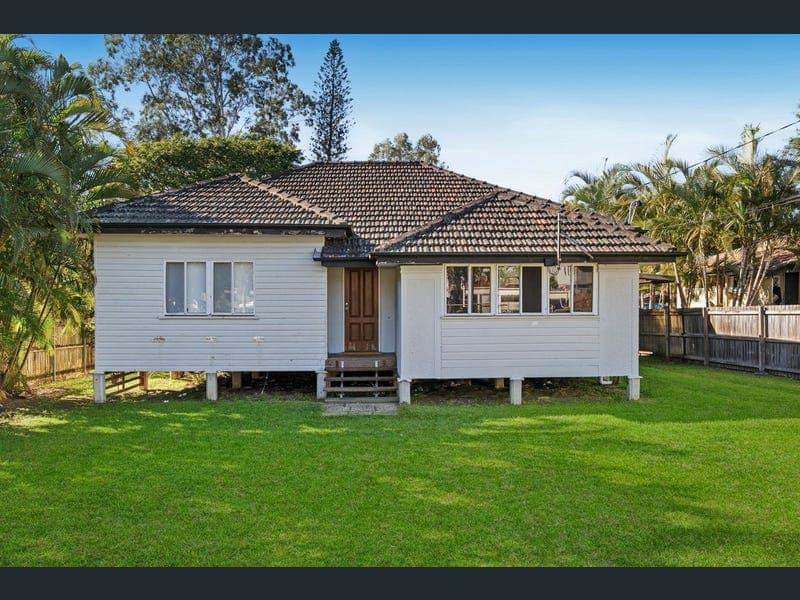 32 Jellicoe Street, Loganlea — photo 1 of 5