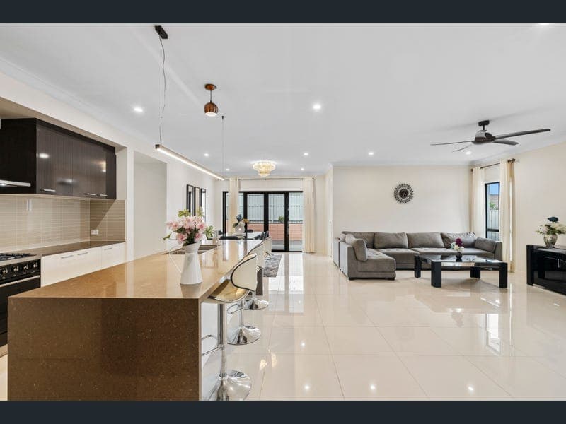 22 Plum Pine Street, Maudsland — photo 1 of 5