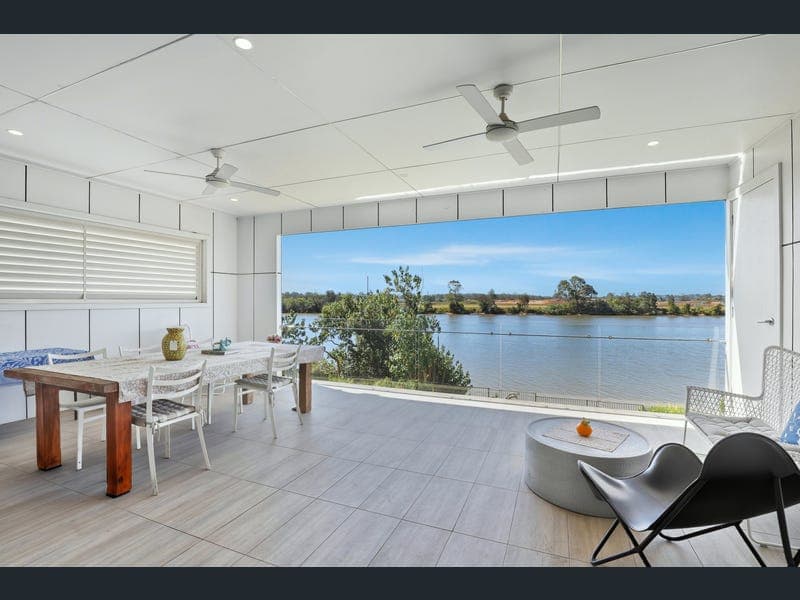 101 River Links Boulevard East, Helensvale — photo 1 of 5