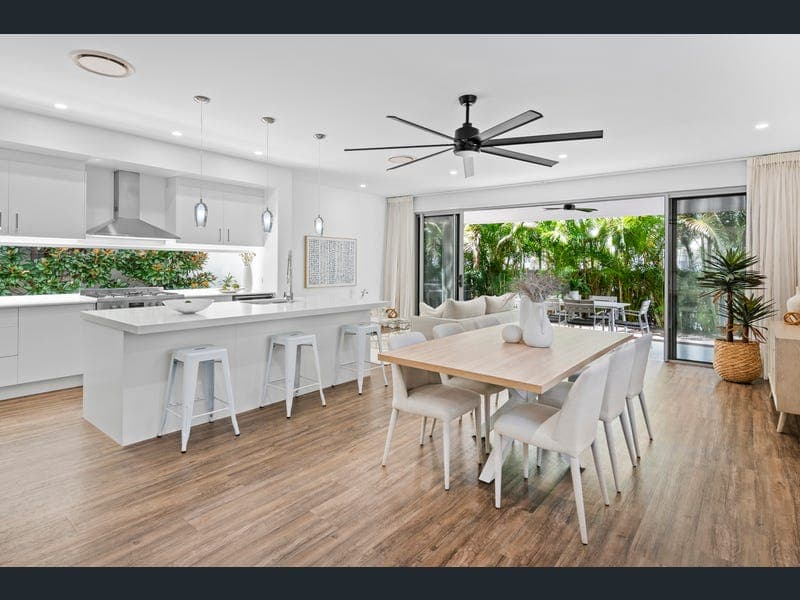 7812 Pavilions Close, Hope Island — photo 1 of 5