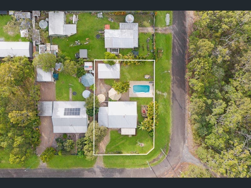 8 Emerald Street, Aldershot — photo 1 of 5