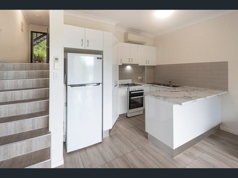 Baybreeze K/5 Eastview Lane, Hamilton Island — photo 1 of 5