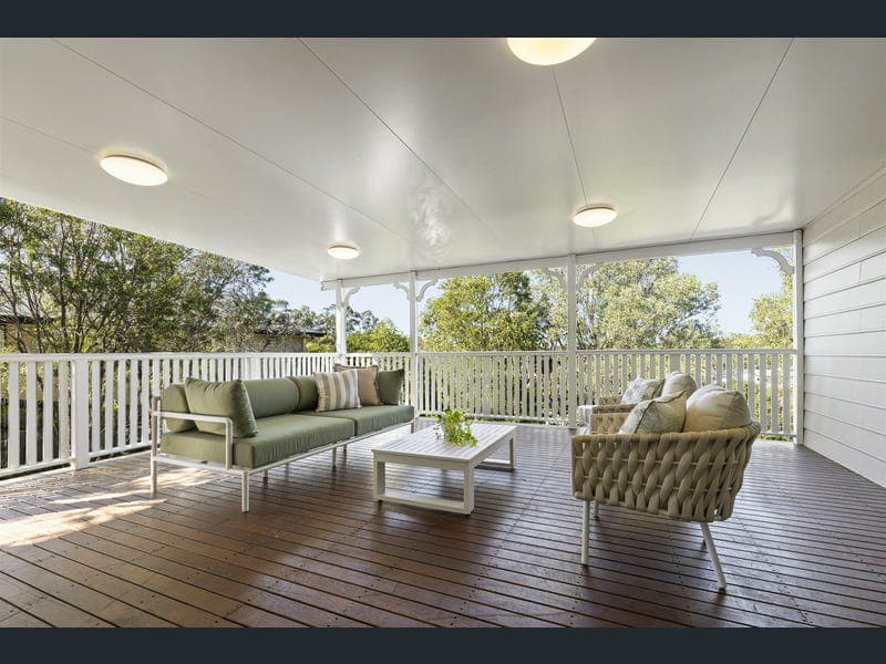 9 Valencia Court, Eatons Hill — photo 1 of 5