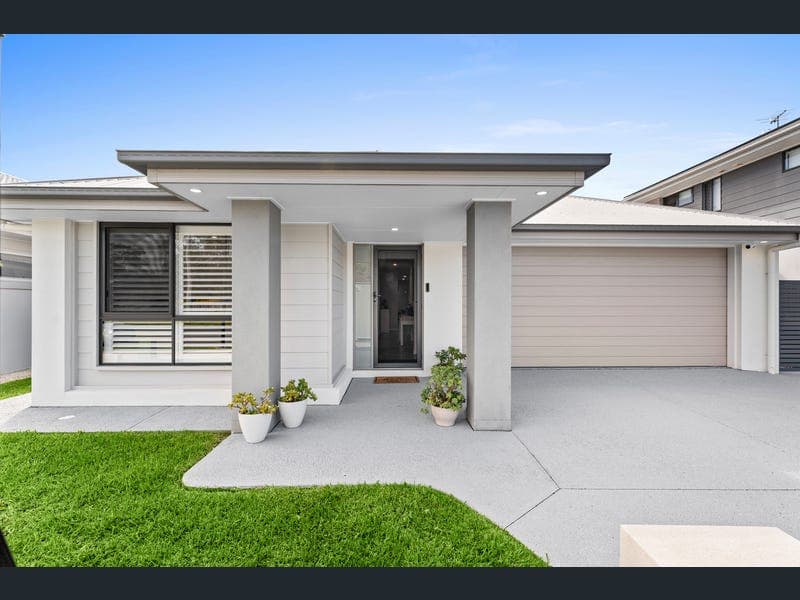 169 Morris Road, Rothwell — photo 1 of 5
