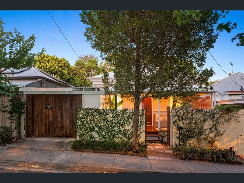 92 Gladstone Road, Highgate Hill — photo 1 of 5
