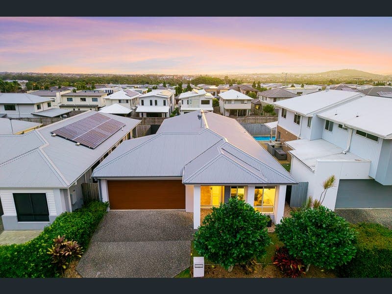 38 Royal Crescent, Rochedale — photo 1 of 5