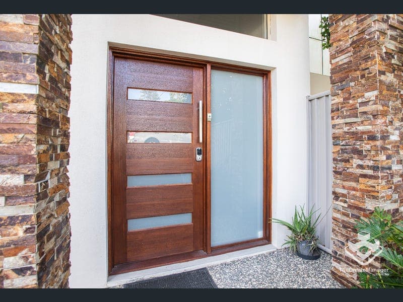85 Pohlman Street, Southport — photo 1 of 5