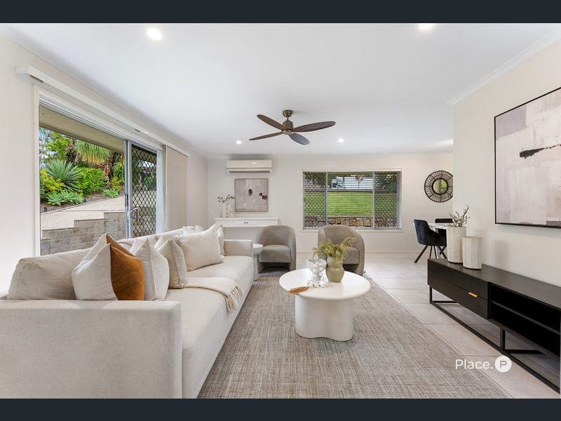 11 Longford Street, Everton Hills — photo 1 of 5