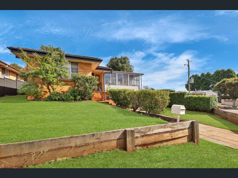 1 Catto Street, Centenary Heights — photo 1 of 5