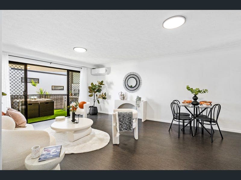 8/1064 Gold Coast Highway, Palm Beach — photo 1 of 5