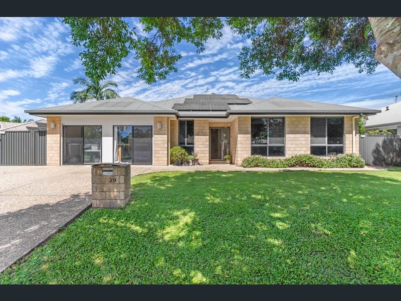 29 Maddock Avenue, Mooloolah Valley — photo 1 of 5