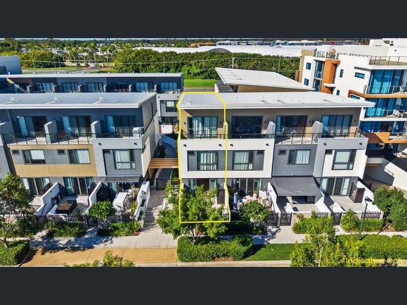 5604 Harbourview Drive, Hope Island — photo 1 of 5