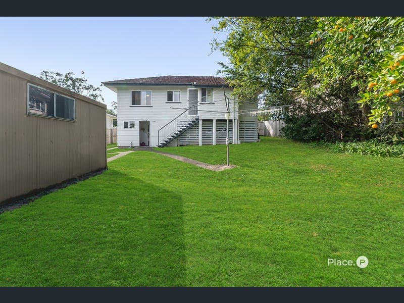 10 Detling Street, Stafford Heights — photo 1 of 5
