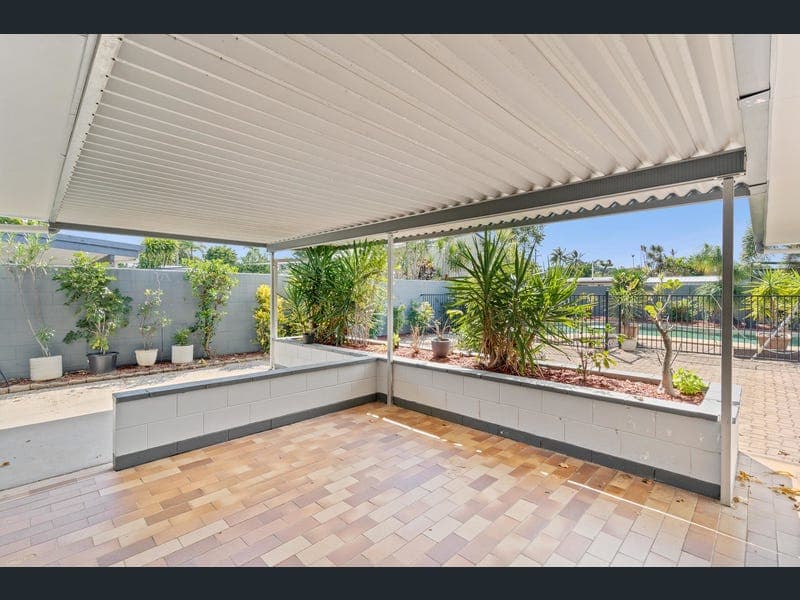 18 Derby Street, Yorkeys Knob — photo 1 of 5