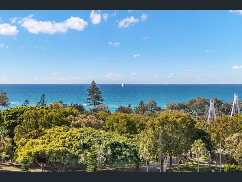 37/12 Commodore Drive, Paradise Waters — photo 1 of 5