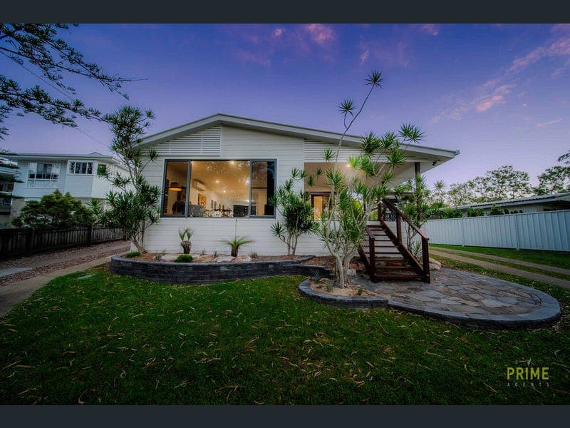 10 Esplanade, Point Vernon — photo 1 of 5
