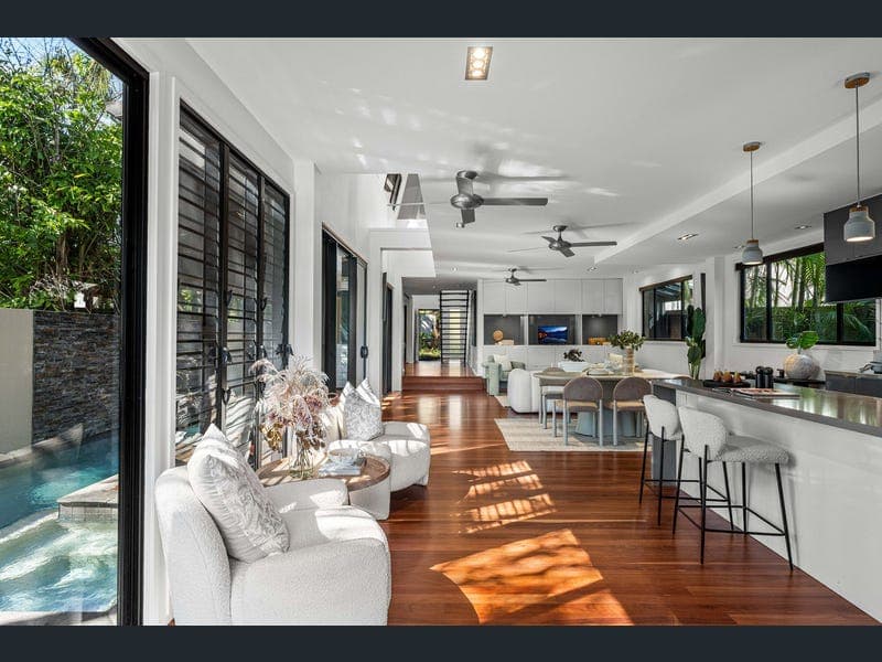 27 Alma Street, Thorneside — photo 1 of 5