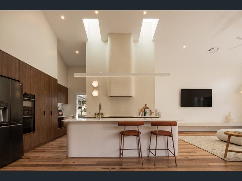 7 Stoneleigh Street, East Toowoomba — photo 1 of 5