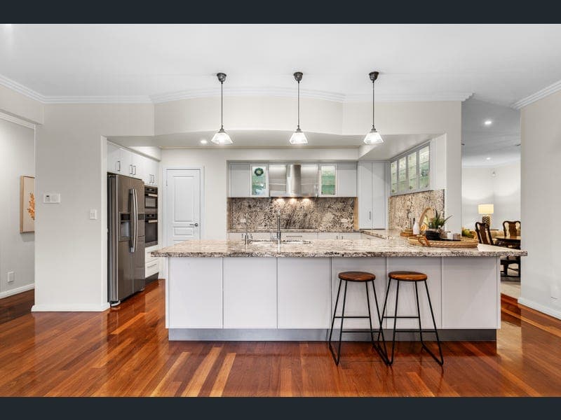 16 Eastpark Waters, Helensvale — photo 1 of 5