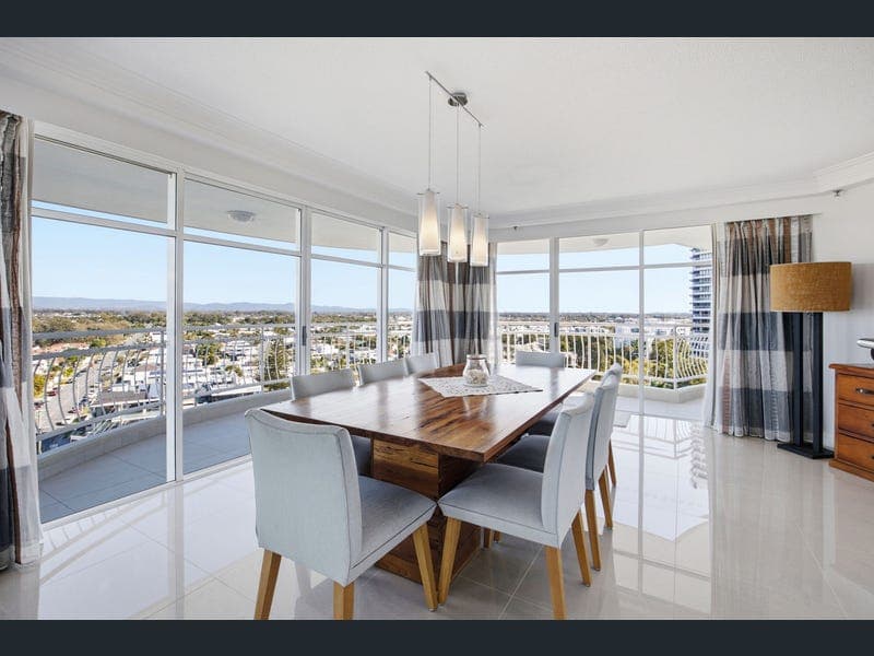 10D/5 Bayview Street, Runaway Bay — photo 1 of 5