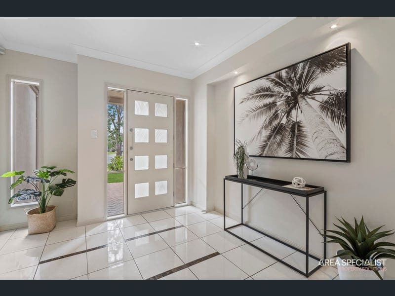 15 Strathburn Crescent, Ormeau — photo 1 of 5