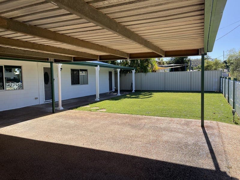 25 Cook Crescent, Sunset — photo 1 of 5
