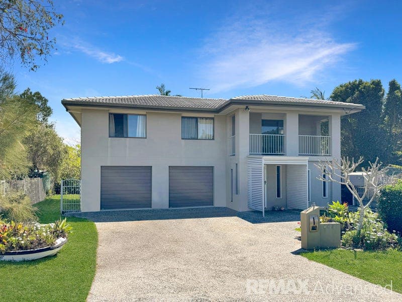 102 Biggs Avenue, Beachmere — photo 1 of 5