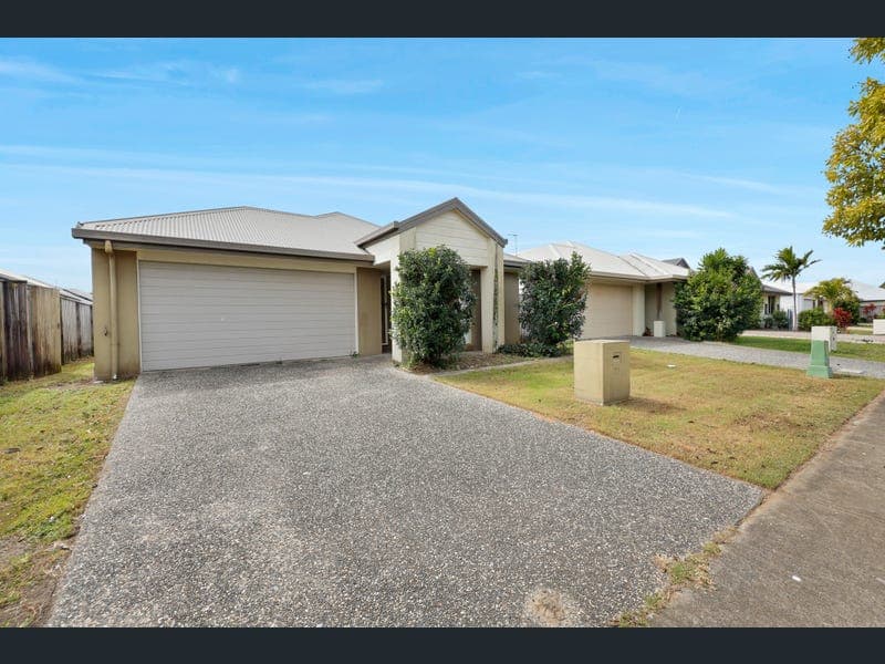 73 Scarborough Circuit, Blacks Beach — photo 1 of 5
