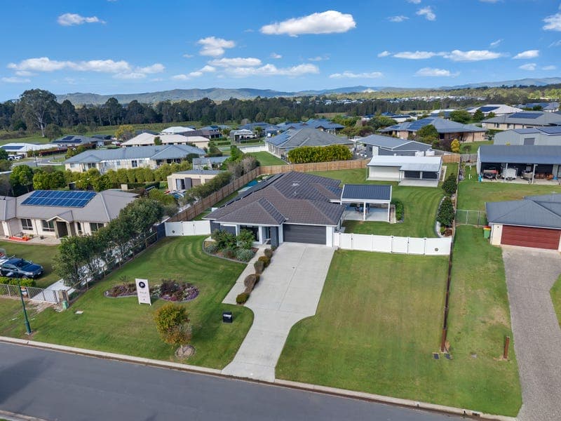 147-149 Lady Ardee Circuit, Stockleigh — photo 1 of 5