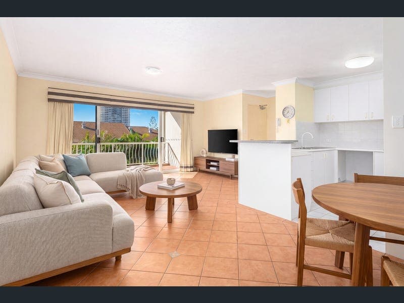12/31 Dutton Street, Coolangatta — photo 1 of 5