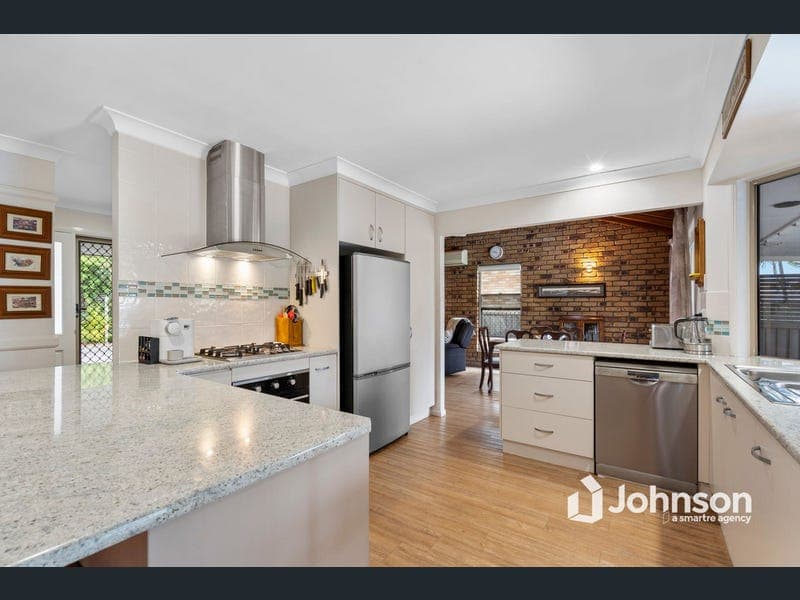 190 Manly Road, Manly West — photo 1 of 5