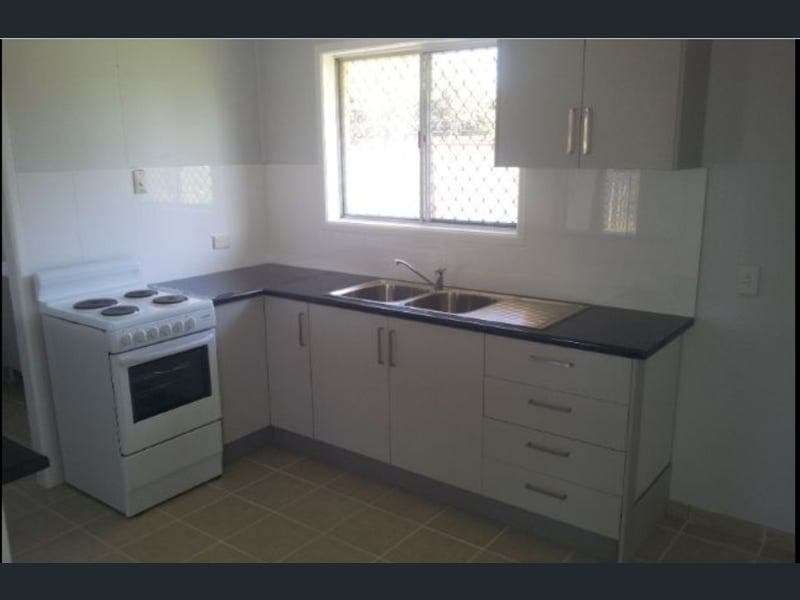 151 Raceview St — photo 1 of 5
