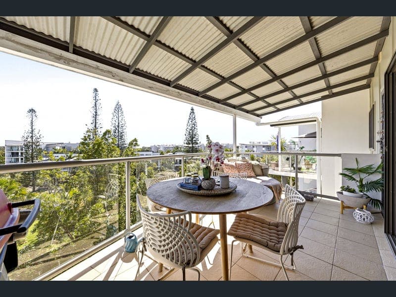 64/10 Grand Parade, Kawana Island — photo 1 of 5