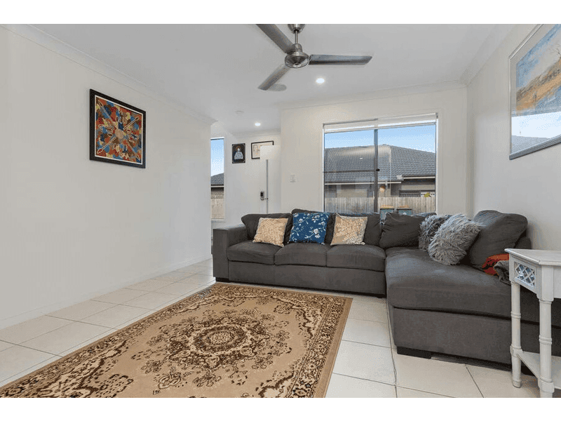 2/69 Trailblazer Drive, Flagstone — photo 1 of 5