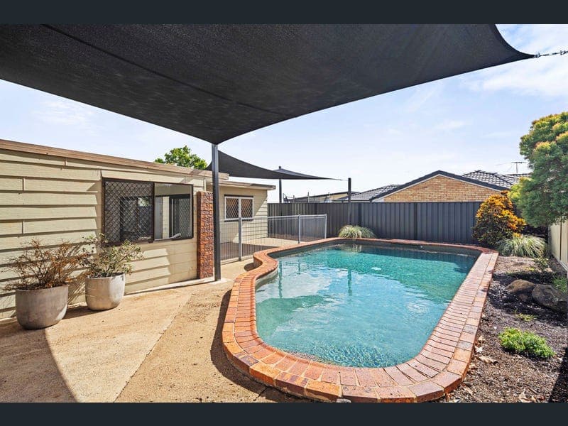 24 Hibiscus Street, Flinders View — photo 1 of 5