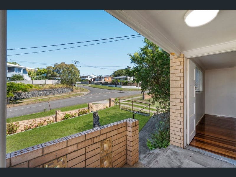 297 Kitchener Road, Stafford Heights — photo 1 of 5
