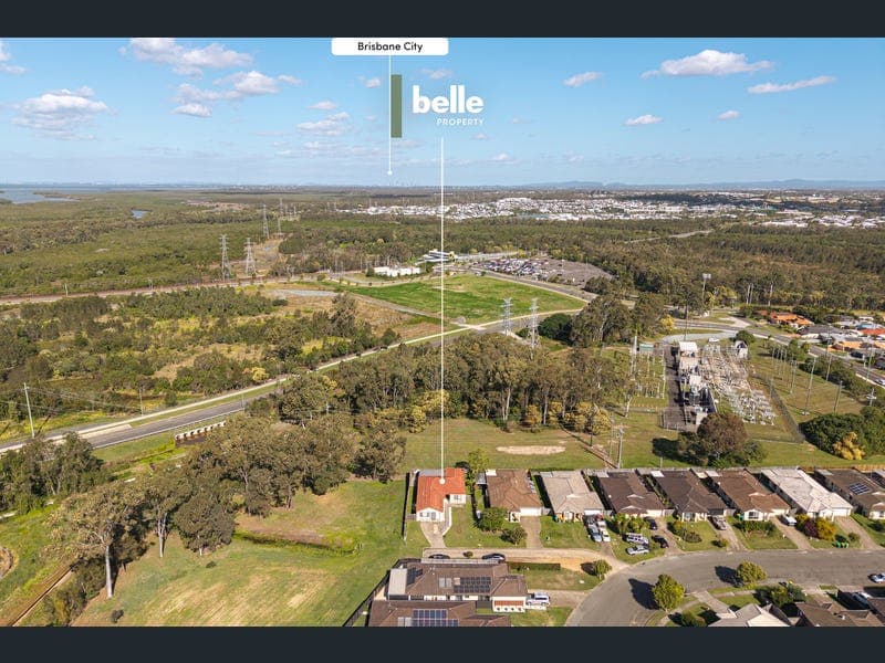 22 Whitlock Drive, Rothwell — photo 1 of 5
