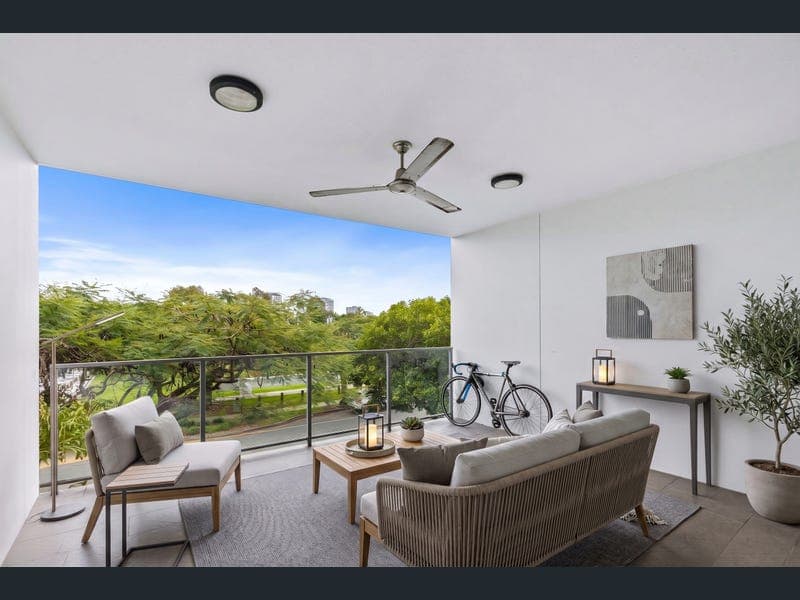 19/18 Riverbend Place, Bulimba — photo 1 of 5