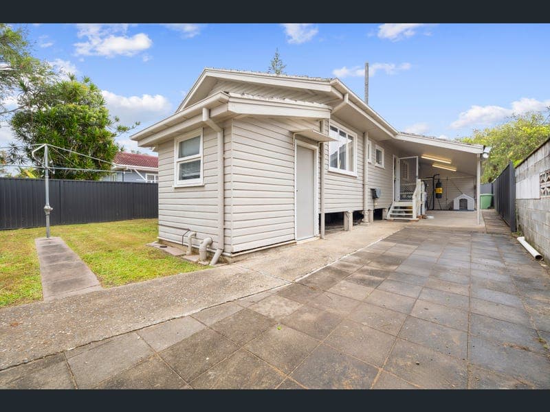 13 Savannah Street, Redcliffe — photo 1 of 5