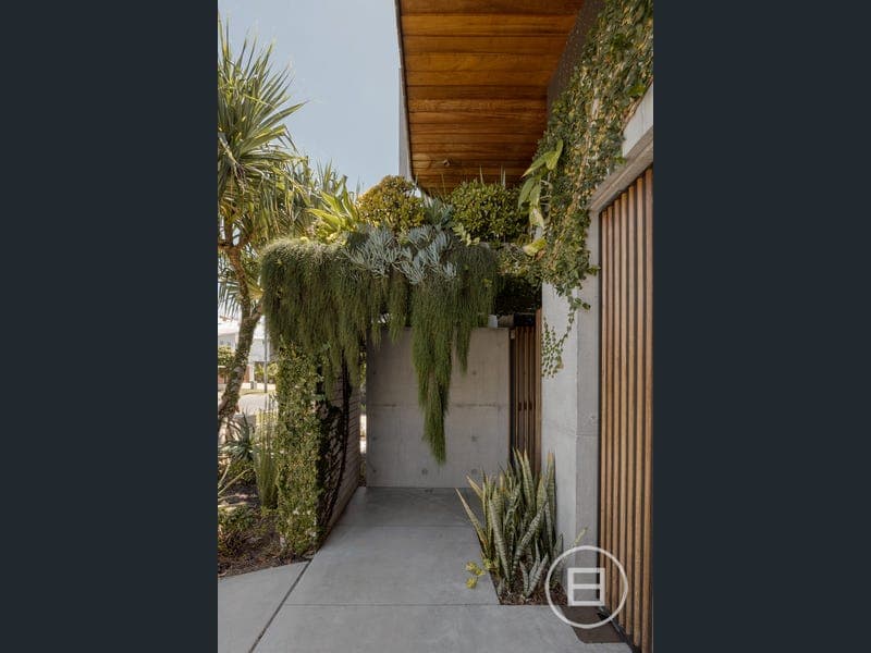 2/20 Marlin Court, Palm Beach — photo 1 of 5