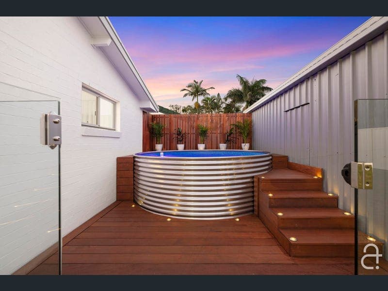 315 Nicklin Way, Bokarina — photo 1 of 5