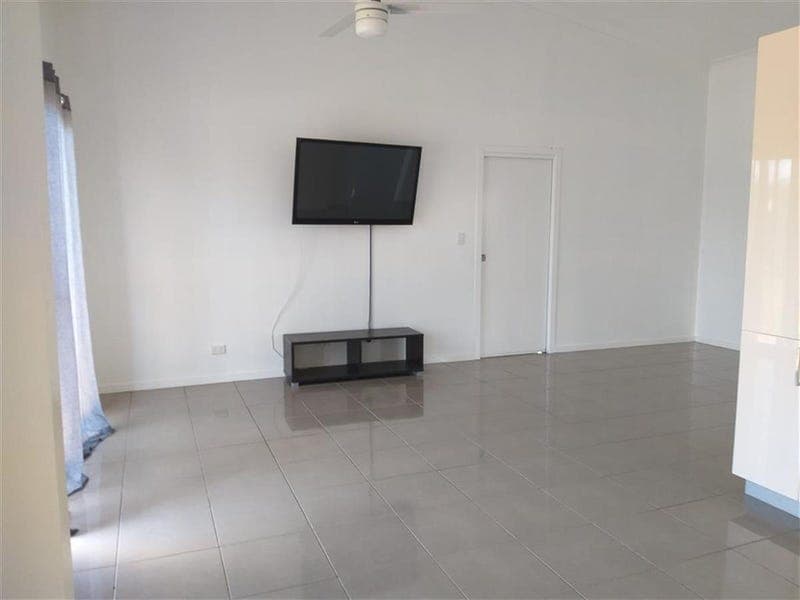 32 Midshipman Street, Mission Beach — photo 1 of 5